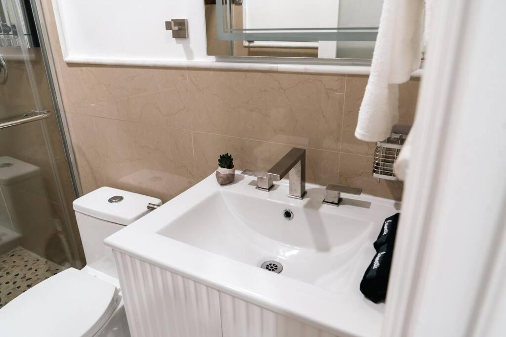 Luxury Retreat 3B ,2Ba Pool , Coral Gables Center Villa Miami Luaran gambar